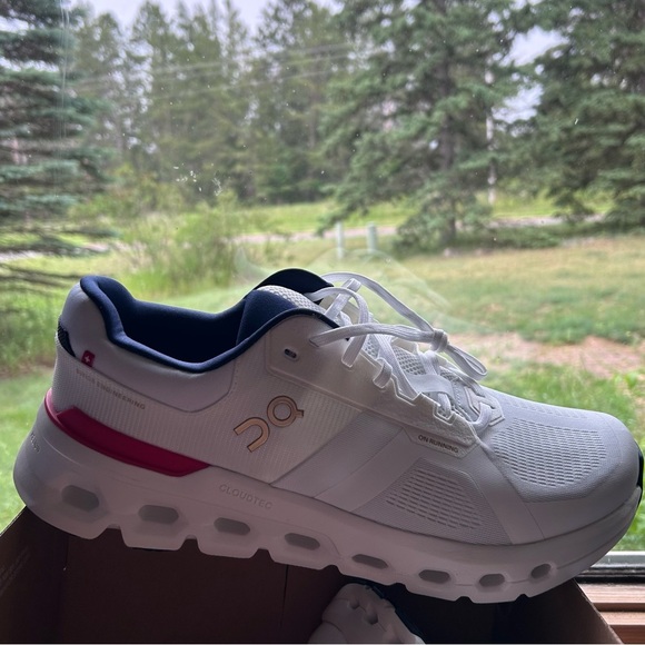On Men’s Size 14 Running Shoes | NWT | White Blue Red gold | No Lid on clouds - Picture 9 of 14